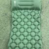 AISLANTE-INFLABLE.jpg COLCHONETA ULTRALIVIAVA CON ALMOHADA 530 GRS (AIS-M-3)